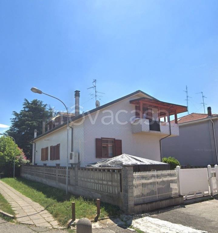 casa indipendente in vendita a Bollate