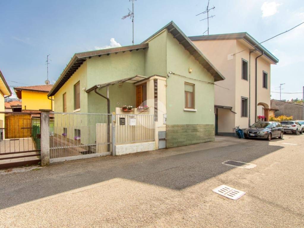 casa indipendente in vendita a Bollate