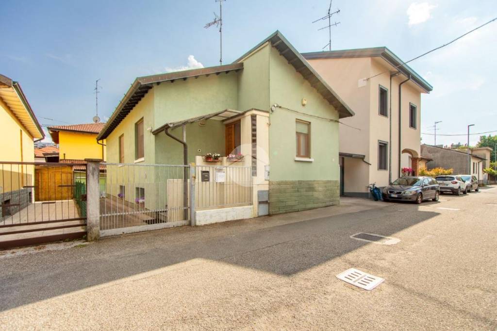 casa indipendente in vendita a Bollate