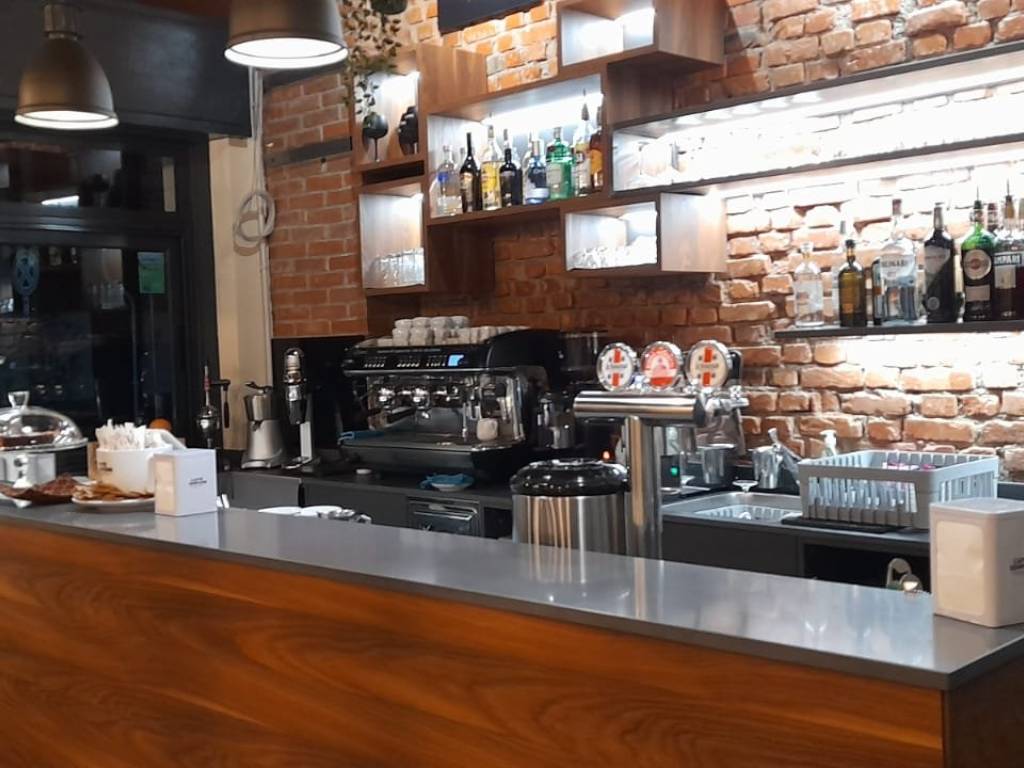 negozio in vendita a Bollate in zona Cassina Nuova