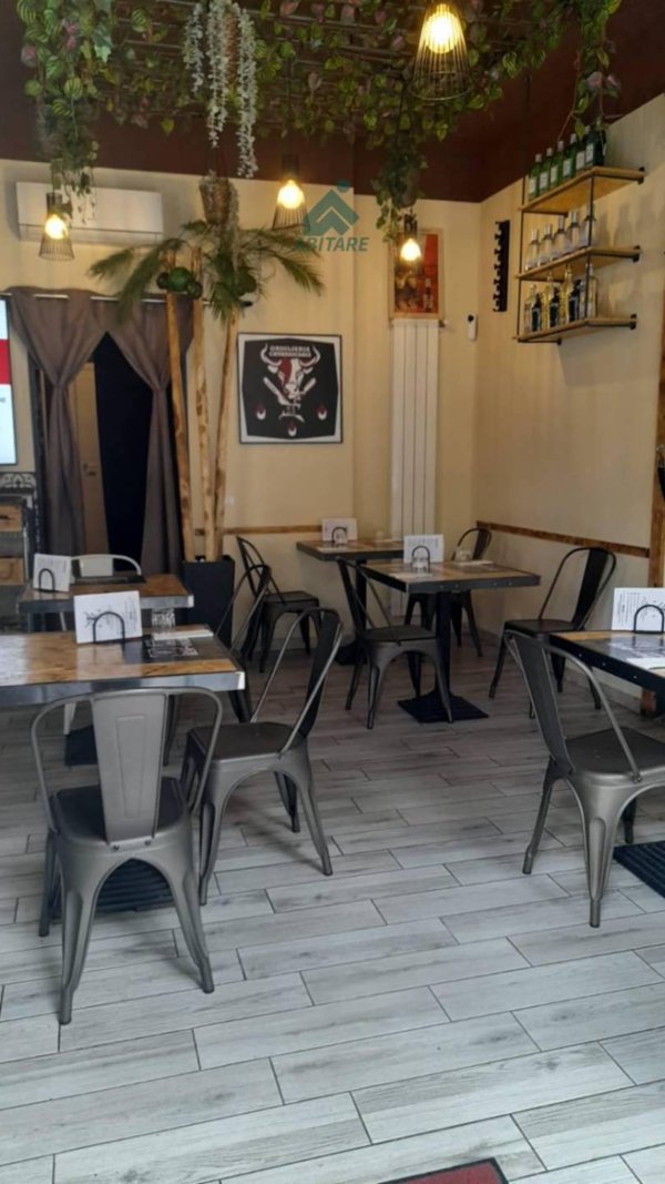 negozio in vendita a Bollate in zona Cassina Nuova
