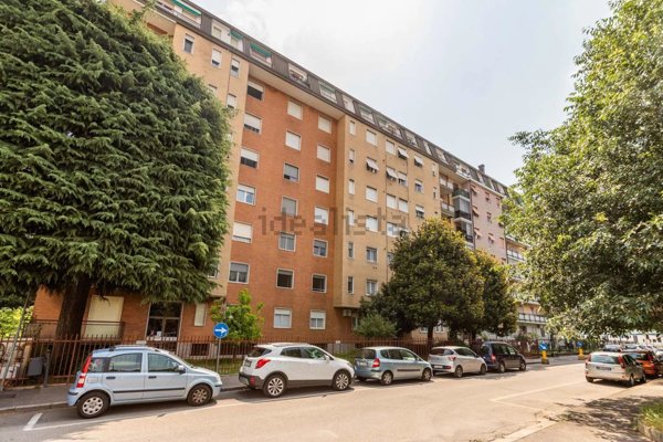 locale di sgombero in vendita a Bollate