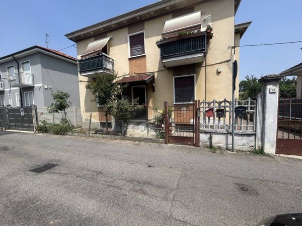 appartamento in vendita a Bollate in zona Cassina Nuova