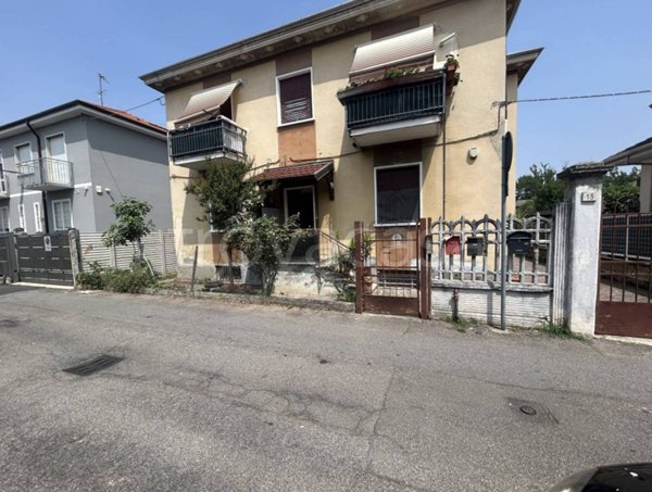 appartamento in vendita a Bollate in zona Cassina Nuova