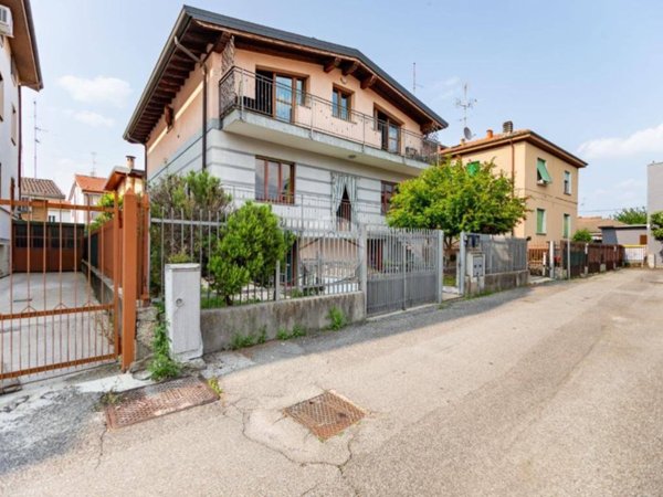 casa indipendente in vendita a Bollate in zona Cassina Nuova