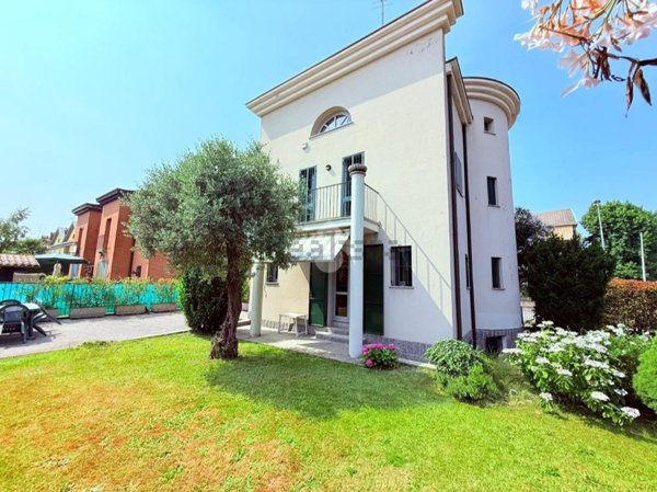 casa indipendente in vendita a Bollate