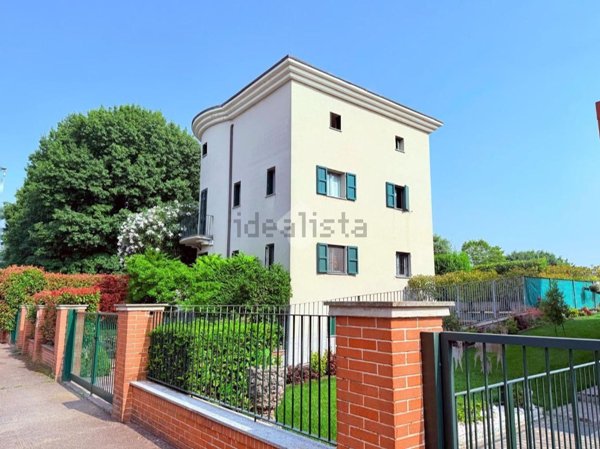 casa indipendente in vendita a Bollate