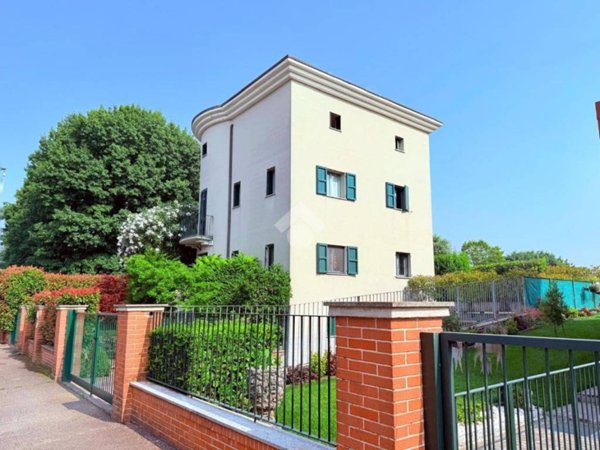 casa indipendente in vendita a Bollate