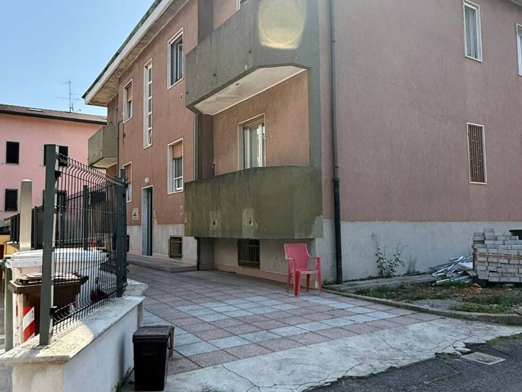 appartamento in vendita a Bollate in zona Cassina Nuova
