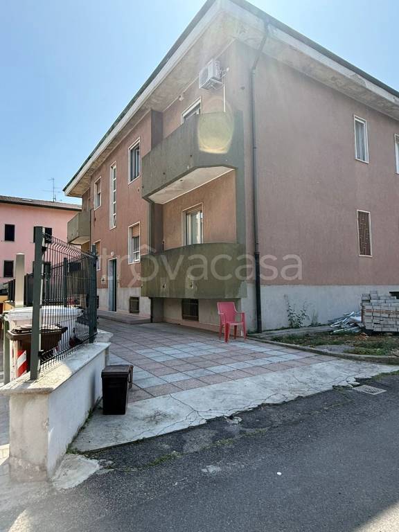 appartamento in vendita a Bollate in zona Cassina Nuova
