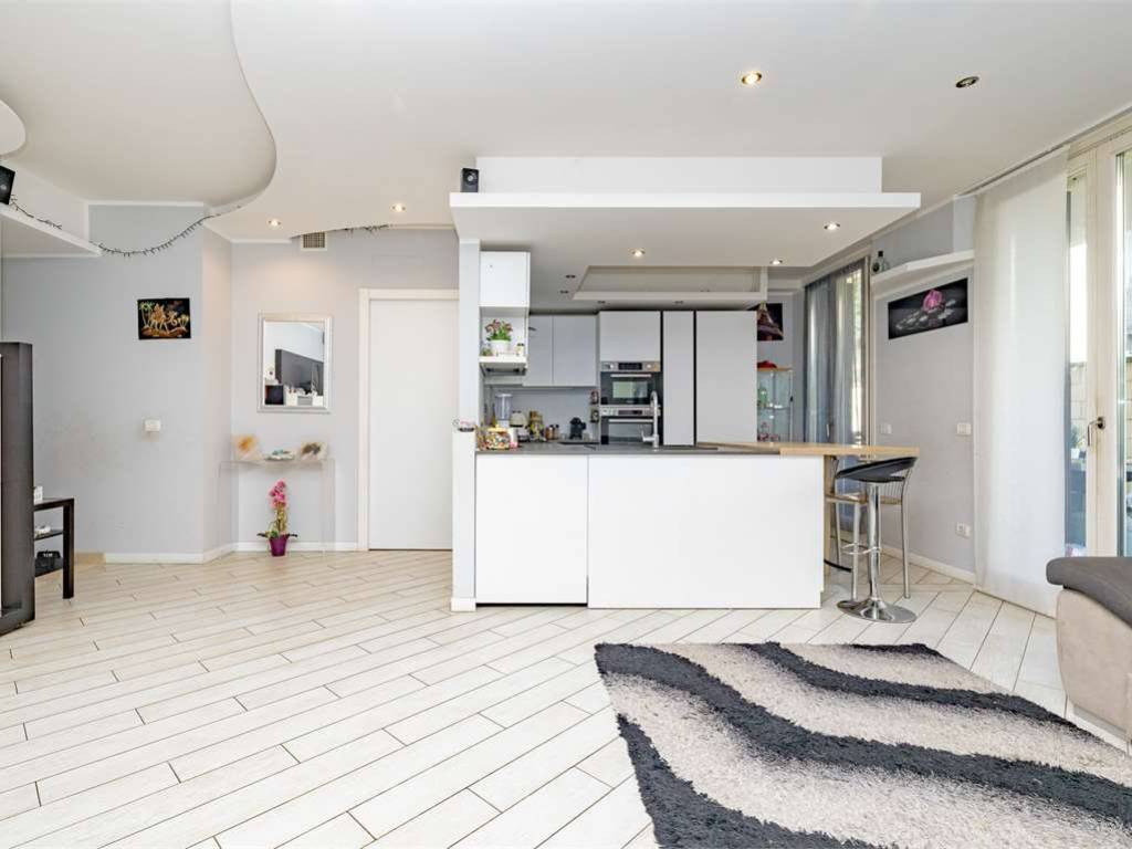 appartamento in vendita a Bollate in zona Cassina Nuova