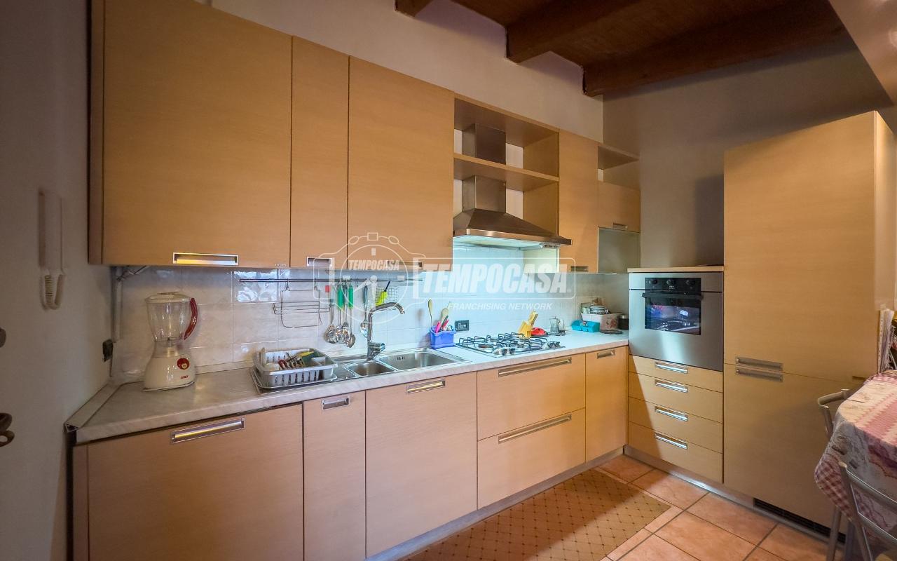 appartamento in vendita a Bollate in zona Cassina Nuova