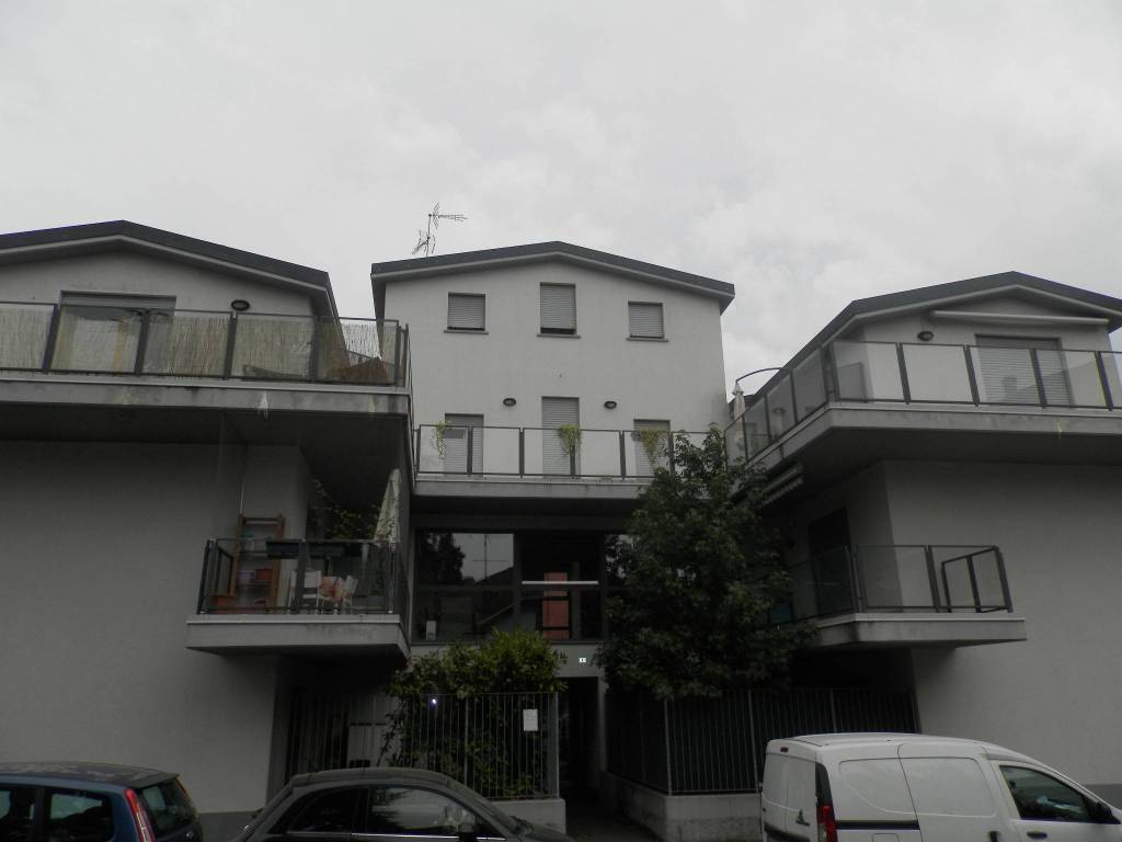 appartamento in vendita a Bollate in zona Cassina Nuova