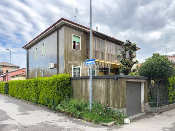 appartamento in vendita a Bollate in zona Cassina Nuova