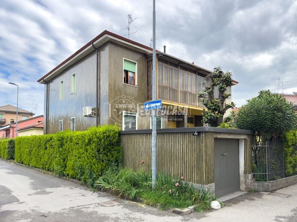 appartamento in vendita a Bollate in zona Cassina Nuova