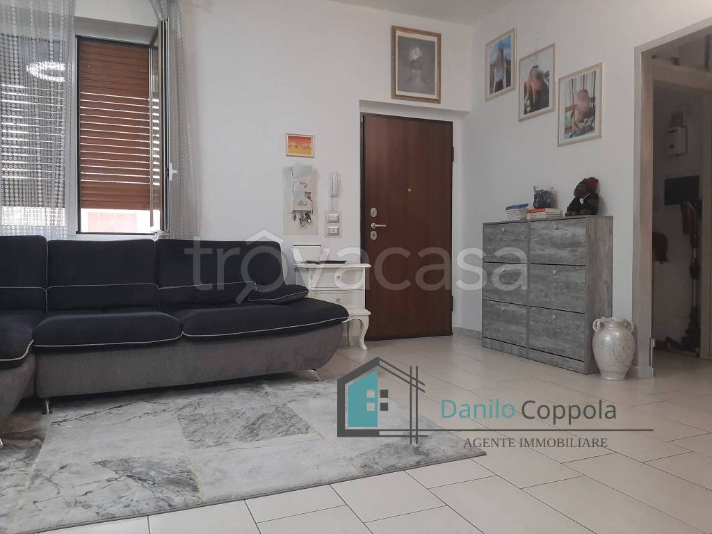 appartamento in vendita a Bollate in zona Cassina Nuova