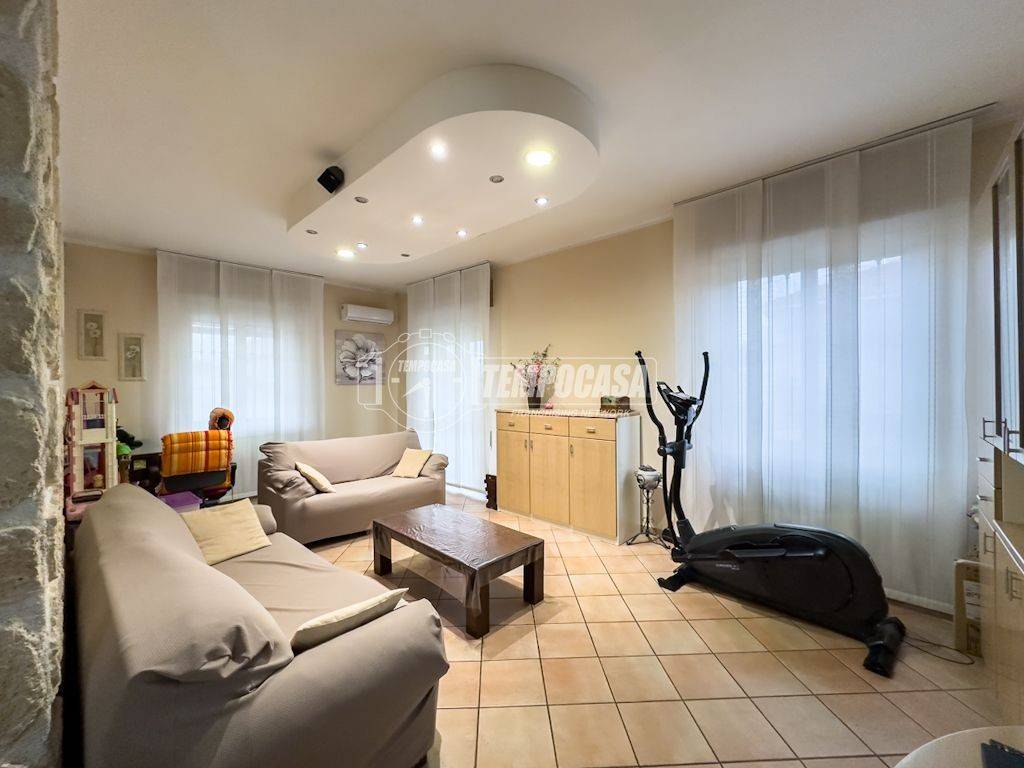 casa indipendente in vendita a Bollate in zona Cassina Nuova