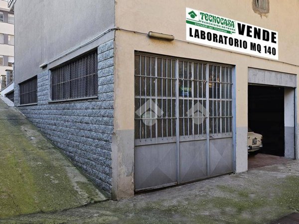locale commerciale in vendita a Bollate