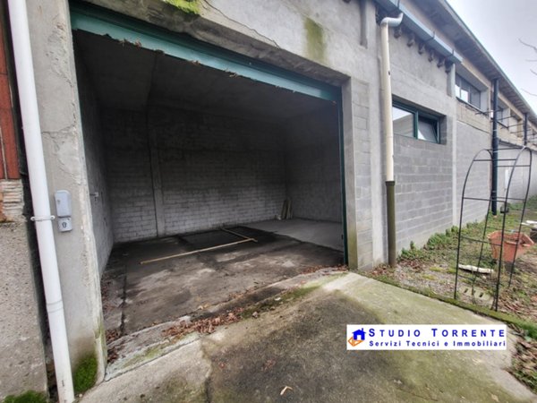 locale di sgombero in vendita a Bollate in zona Cassina Nuova