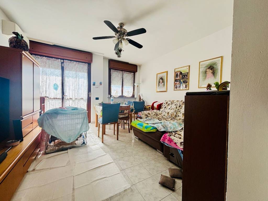 appartamento in vendita a Bollate in zona Cassina Nuova