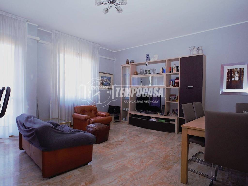 appartamento in vendita a Bollate in zona Cassina Nuova