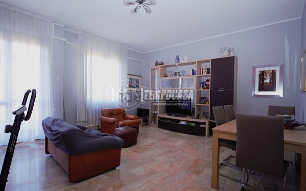 appartamento in vendita a Bollate in zona Cassina Nuova