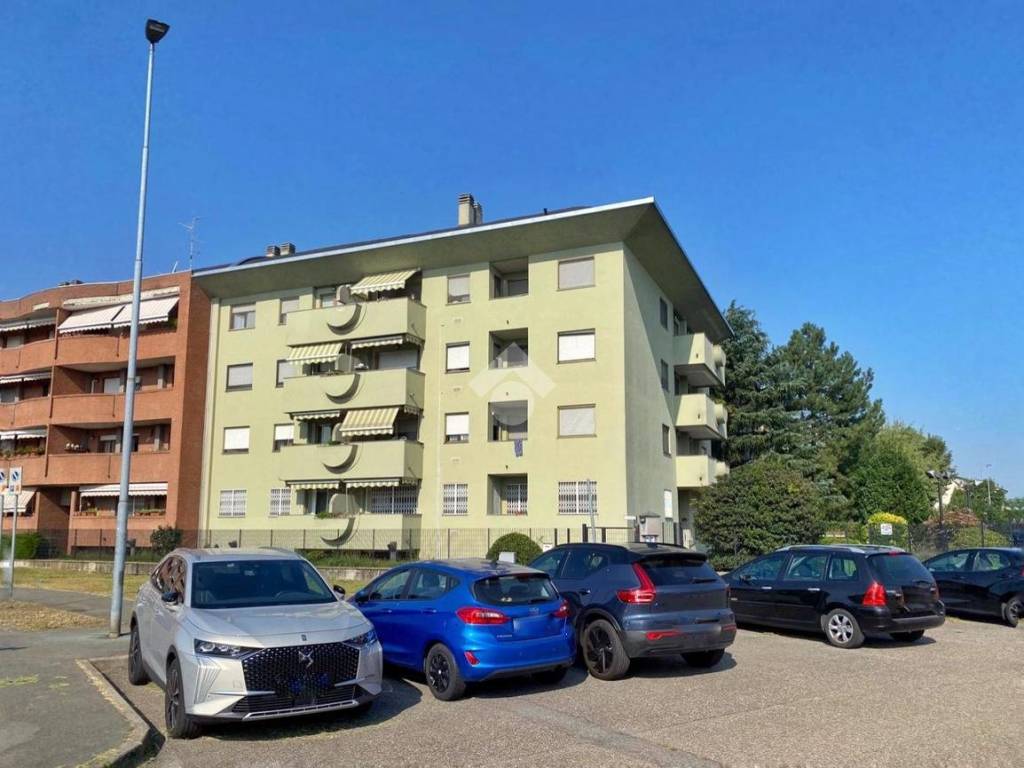 appartamento in vendita a Bollate in zona Cassina Nuova