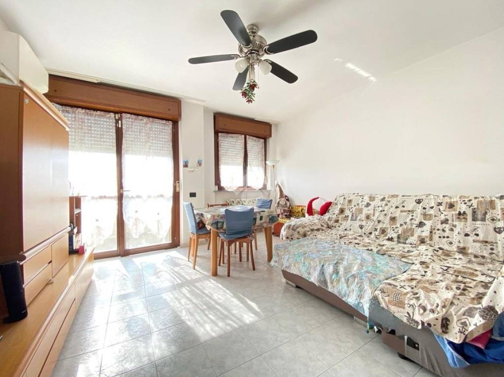 appartamento in vendita a Bollate in zona Cassina Nuova
