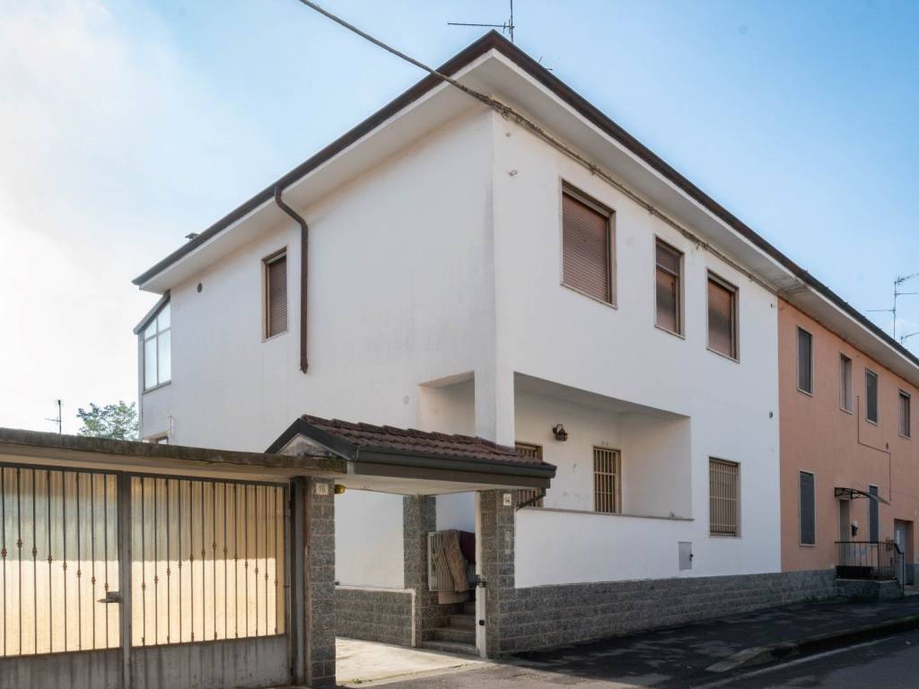 casa indipendente in vendita a Bollate