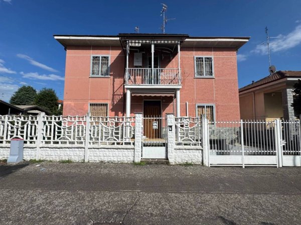 appartamento in vendita a Bollate in zona Cassina Nuova