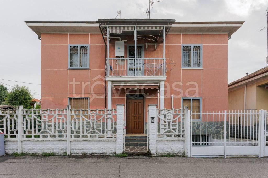 appartamento in vendita a Bollate in zona Cassina Nuova