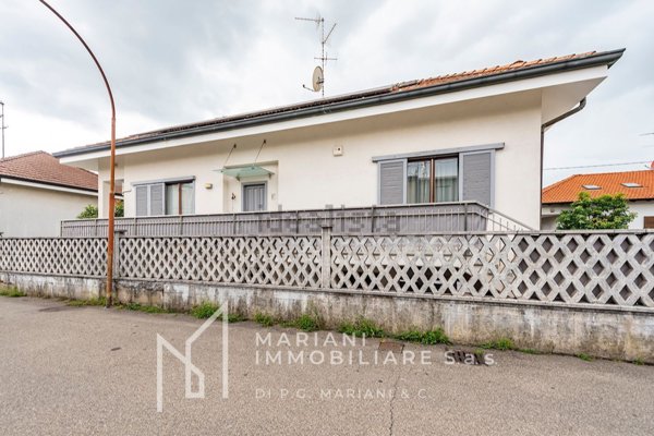 casa indipendente in vendita a Bollate in zona Cassina Nuova