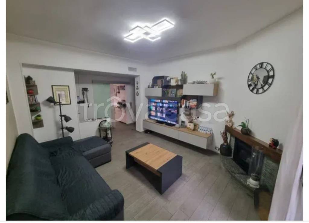 appartamento in vendita a Bollate in zona Cassina Nuova