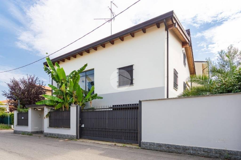 casa indipendente in vendita a Bollate in zona Cassina Nuova