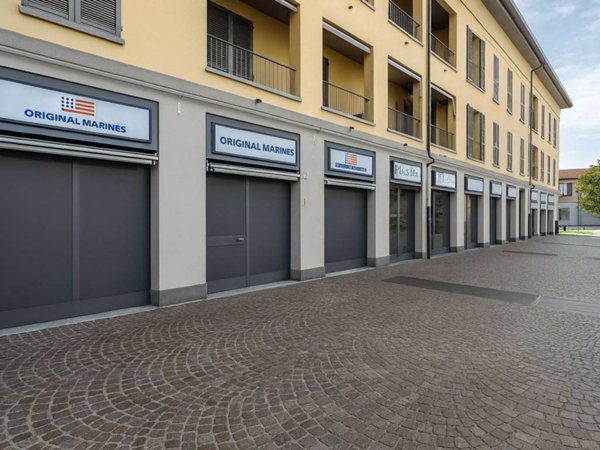 negozio in vendita a Bollate