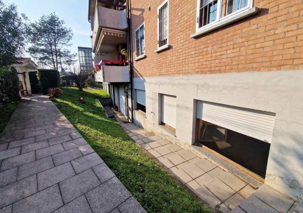 locale di sgombero in vendita a Bollate