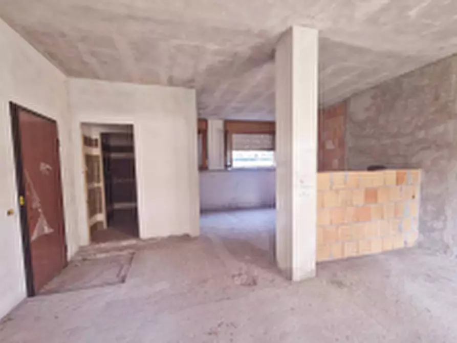 locale di sgombero in vendita a Bollate