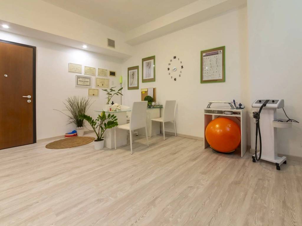 negozio in vendita a Bollate