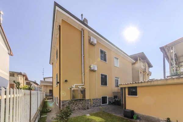 casa indipendente in vendita a Bollate