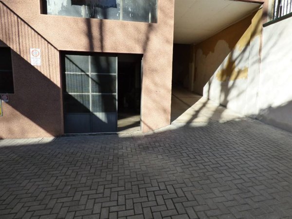 locale commerciale in vendita a Bollate