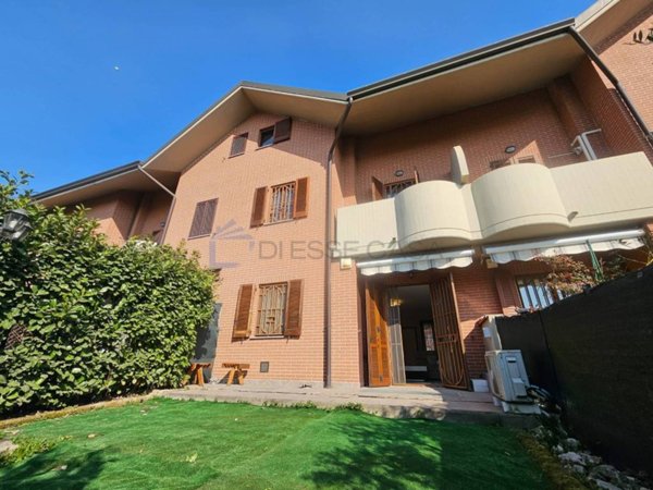 casa indipendente in vendita a Bollate in zona Cassina Nuova