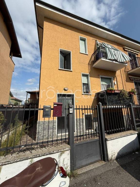 appartamento in vendita a Bollate in zona Cassina Nuova