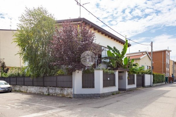 casa indipendente in vendita a Bollate in zona Cassina Nuova