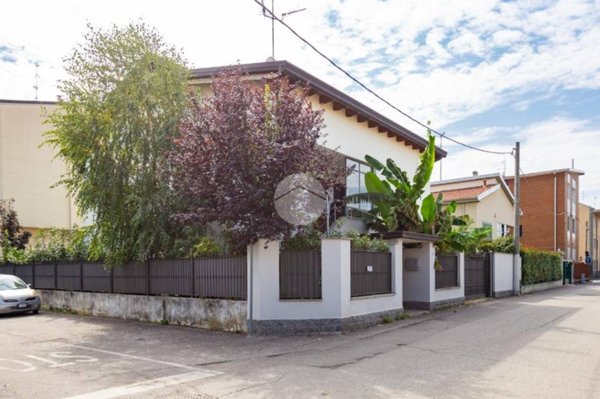 casa indipendente in vendita a Bollate in zona Cassina Nuova