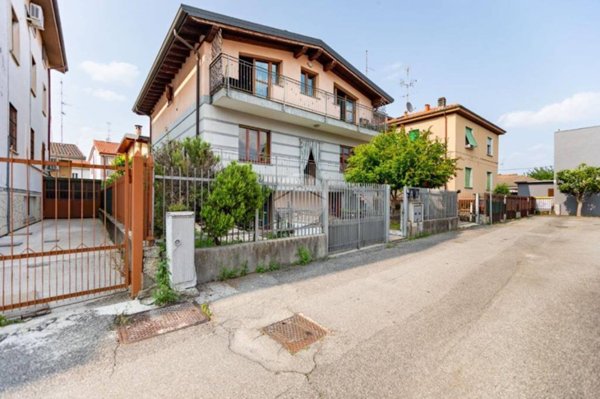 casa indipendente in vendita a Bollate in zona Cassina Nuova