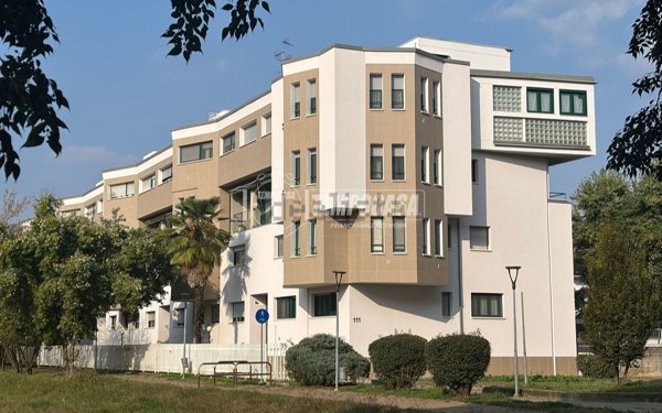 appartamento in vendita a Bollate in zona Cassina Nuova