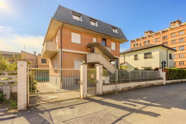 casa indipendente in vendita a Bollate