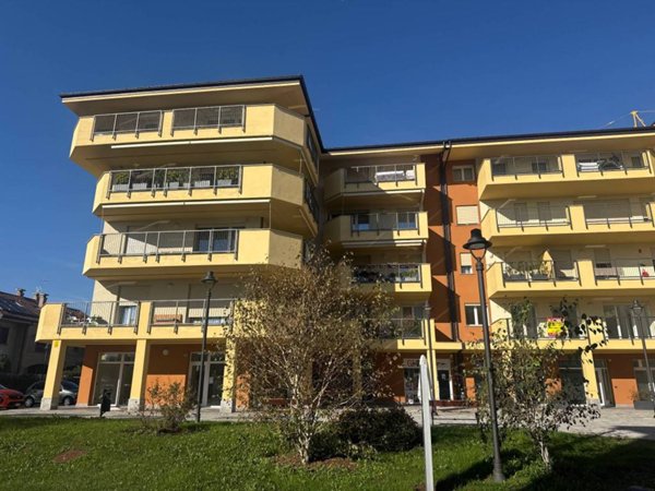 appartamento in vendita a Bollate in zona Cassina Nuova