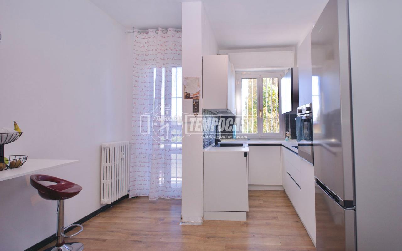 appartamento in vendita a Bollate in zona Cassina Nuova