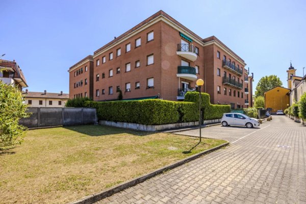 negozio in vendita a Bollate